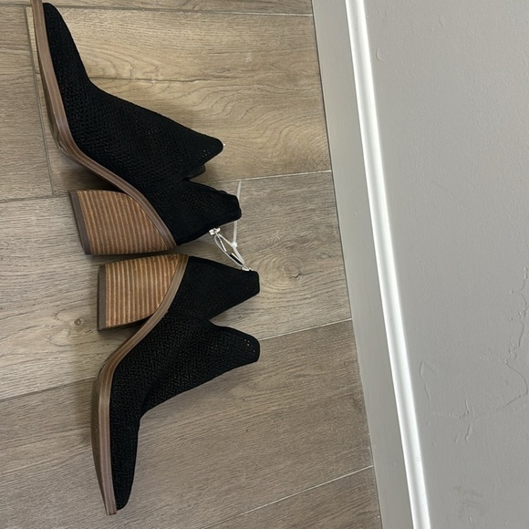 NEW! Vince Camuto Black Gibbela Woven Pointed Toe Ankle Bootie - Size 7.5 - Picture 6 of 10